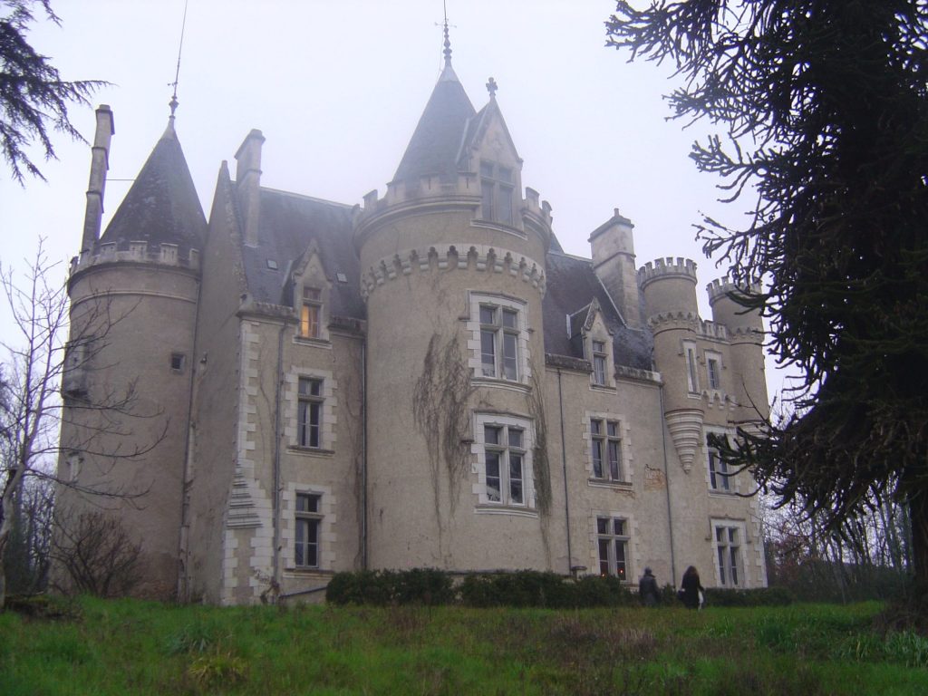 Le château de Fougeret est le plus hanté de France.