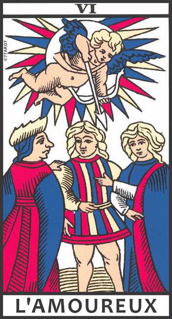 Carte de L’Amoureux du Tarot de Marseille, représentant un homme entre deux femmes sous la bénédiction de Cupidon, utilisée pour un tirage en croix