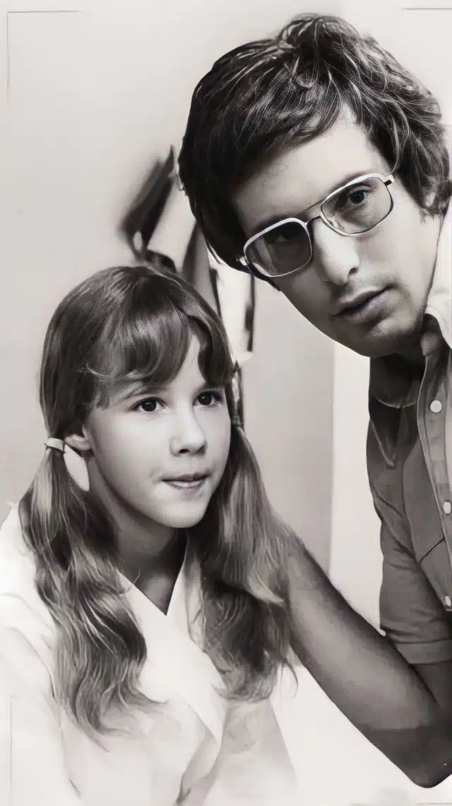 Linda Blair sur le tournage du film L’Exorciste en 1973 avec William Friedkin, réalisateur du film d’horreur culte