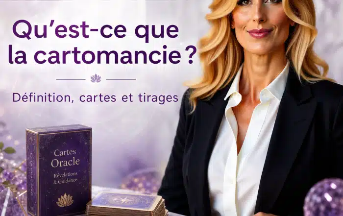 Qu’est-ce que la cartomancie avec Sophie Vitali, cartes divinatoires et logo Infinità Corse Voyance