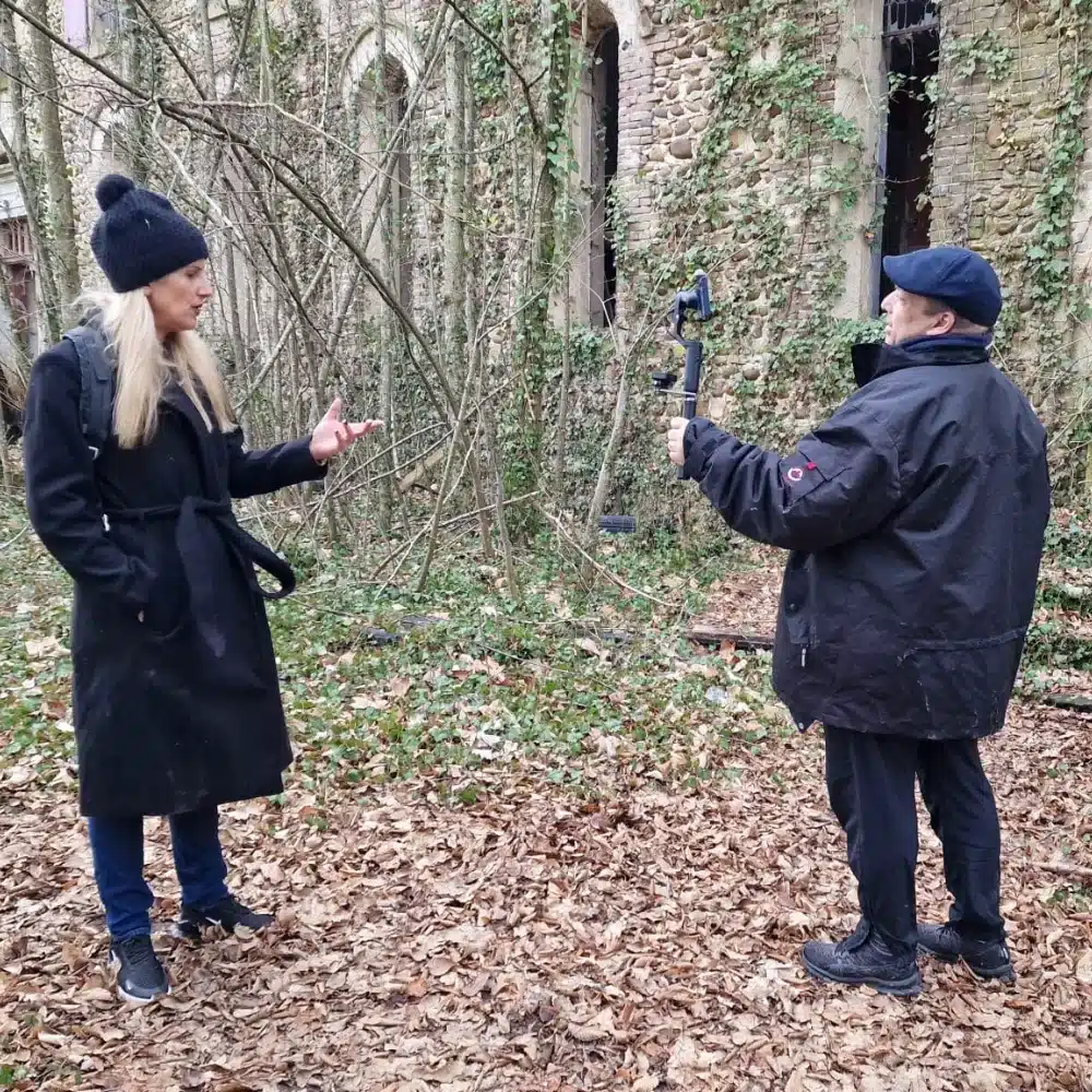 Enquête paranormale au Couvent des Ursulines avec Sophie Vitali et Didier Santiago Sophie Vitali et Didier Santiago en enquête paranormale de terrain au Couvent des Ursulines de Viriville